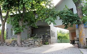 Kraavi Guest Hostel